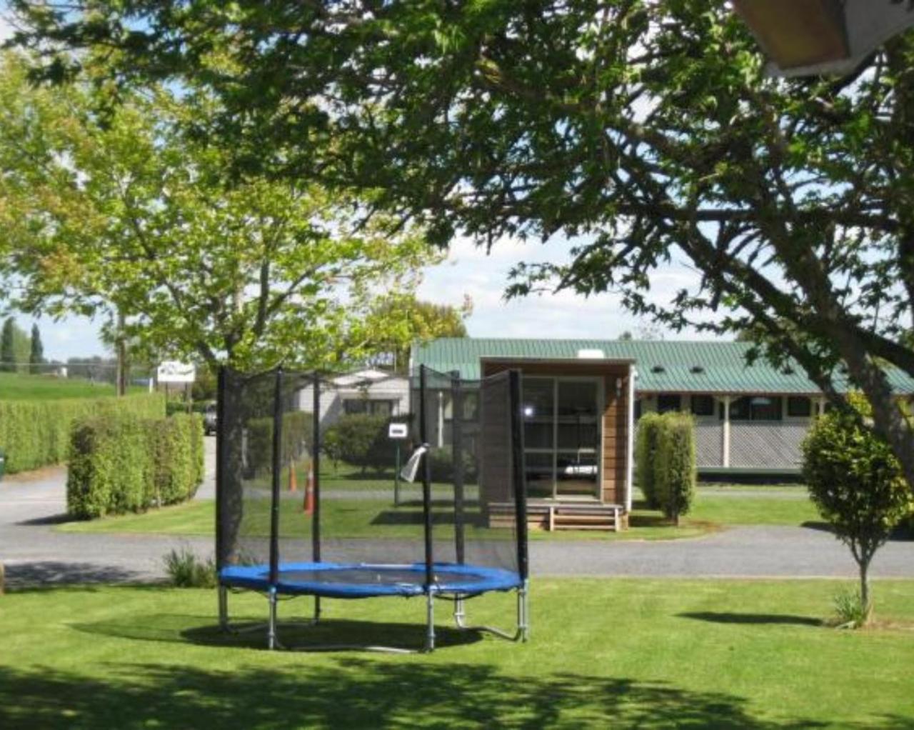 Otorohanga Kiwi Holiday Park Exterior photo