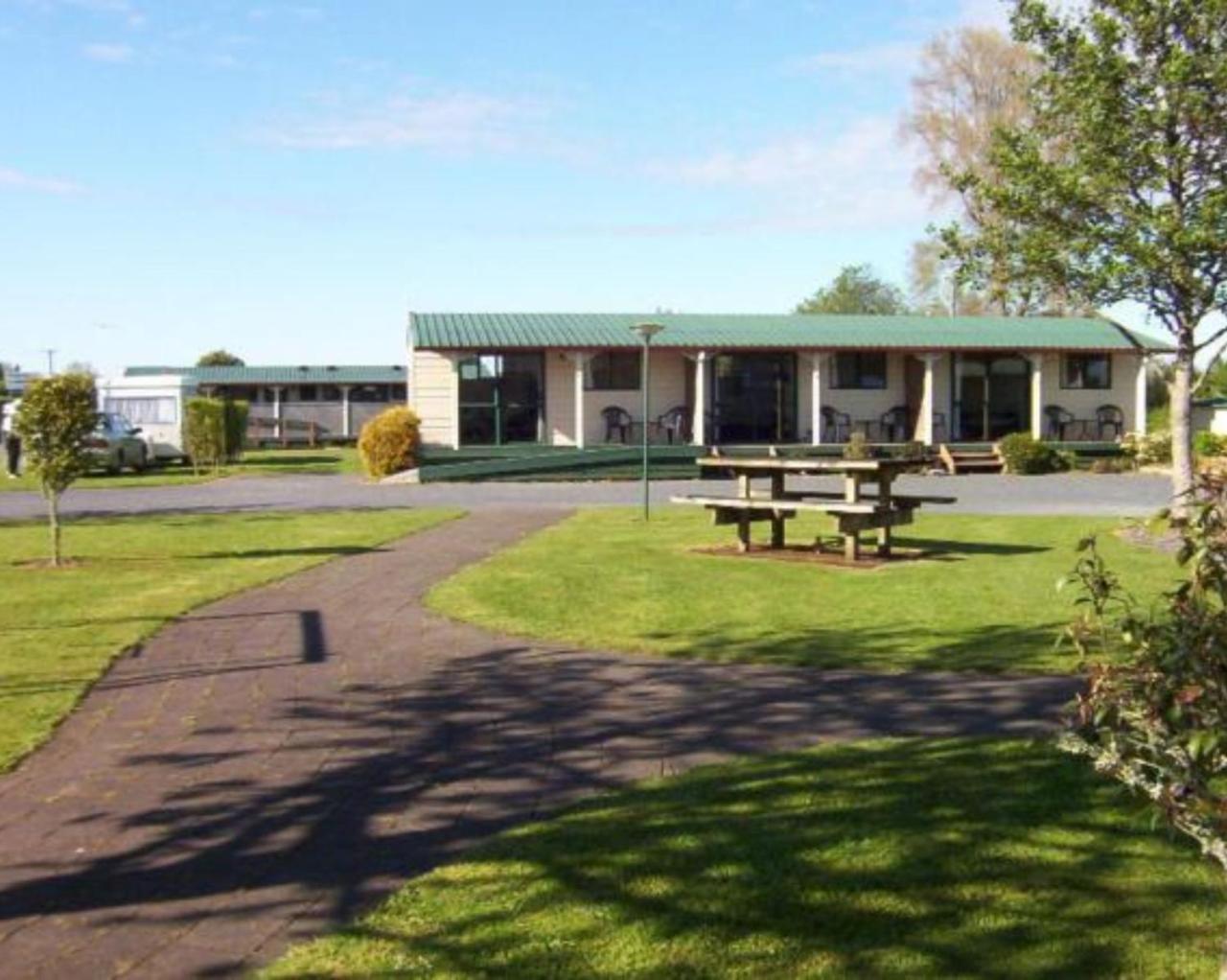 Otorohanga Kiwi Holiday Park Exterior photo